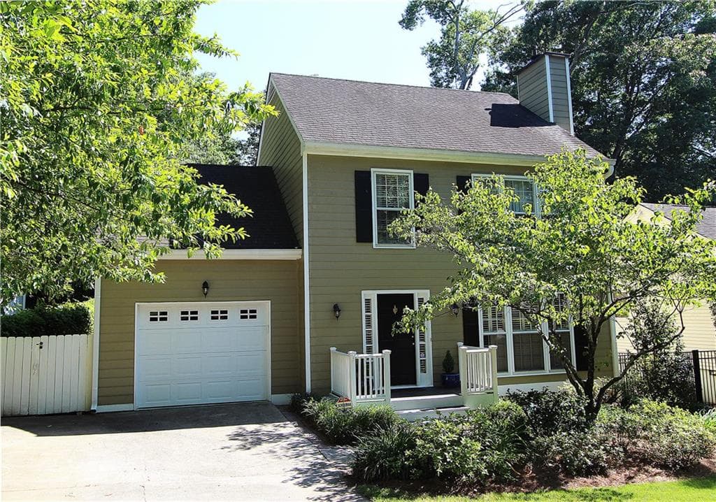 4 bedroom, 2,081 sq ft single family residence sold at 36 Karland Drive, Atlanta, GA 30305