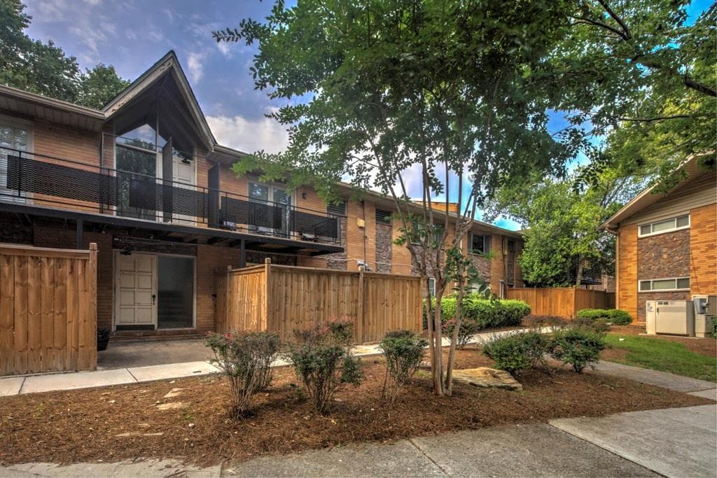 3 bedroom, 1,300 sq ft condominium sold at 115 Biscayne Drive F9, Atlanta, GA 30309