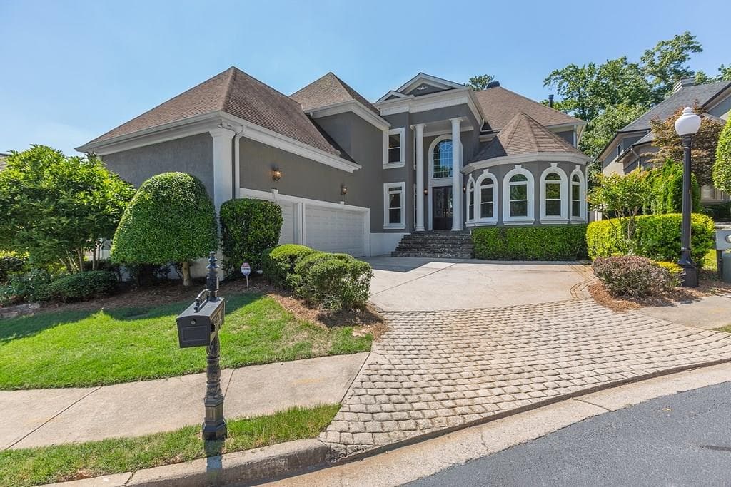 5 bedroom, 3,954 sq ft single family residence sold at 960 Renaissance Way, Roswell, GA 30076