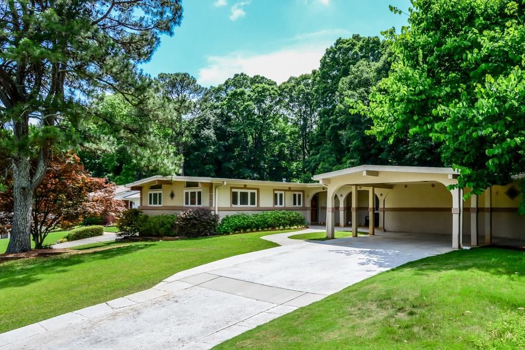 4 bedroom, 1,661 sq ft single family residence sold at 1190 Arborvista Drive, Atlanta, GA 30329