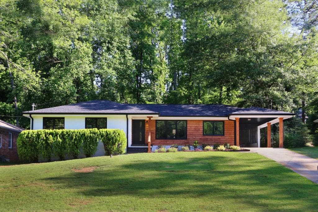 4 bedroom, 2,400 sq ft single family residence sold at 1334 Elmhurst Circle, Atlanta, GA 30316