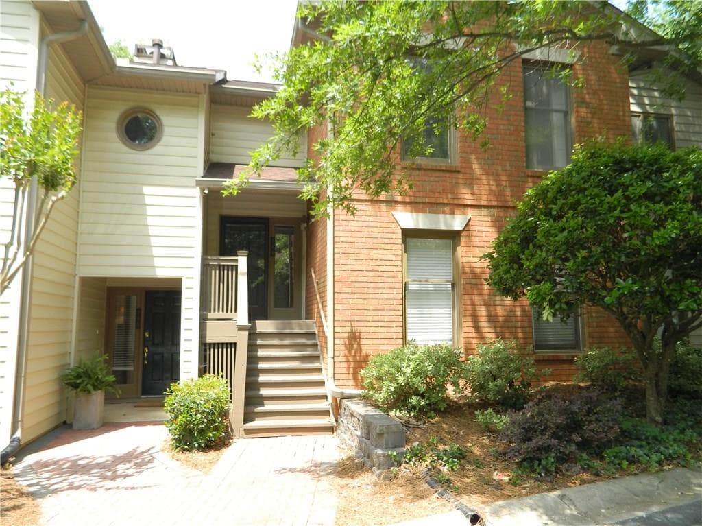 3 bedroom, 1,750 sq ft condominium sold at 204 Garden Court, Atlanta, GA 30328
