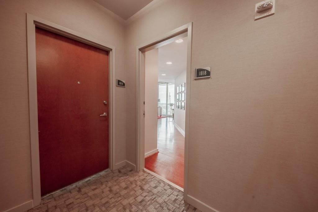 2 bedroom, 1,194 sq ft condominium sold at 860 Peachtree Street 1818, Atlanta, GA 30308