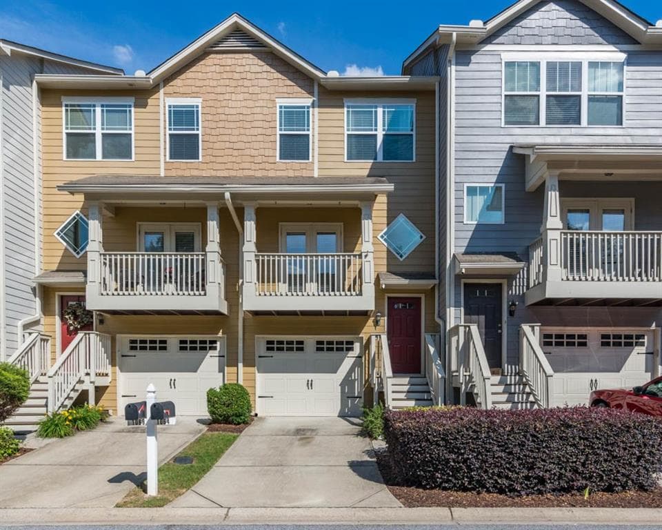 3 bedroom, 1,326 sq ft townhouse sold at 1064 Liberty Parkway, Atlanta, GA 30318
