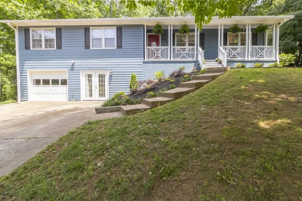 3 bedroom, 1,774 sq ft single family residence sold at 119 Creek Hollow Drive, Woodstock, GA 30188