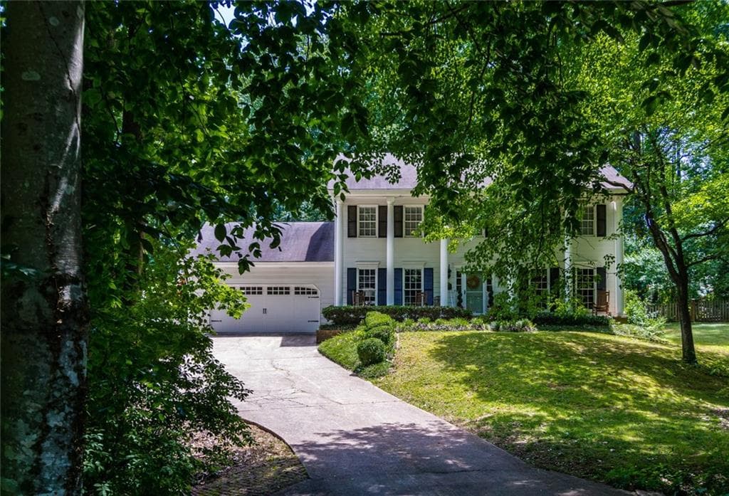 4 bedroom, 2,650 sq ft single family residence sold at 11215 Hembree Springs Drive, Roswell, GA 30076