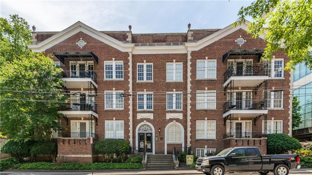 1 bedroom, 888 sq ft condominium sold at 61 16th Street 18, Atlanta, GA 30309