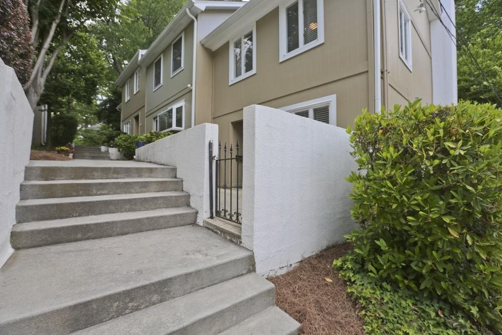 2 bedroom, 1,140 sq ft townhouse sold at 900 Durant Place 1, Atlanta, GA 30309