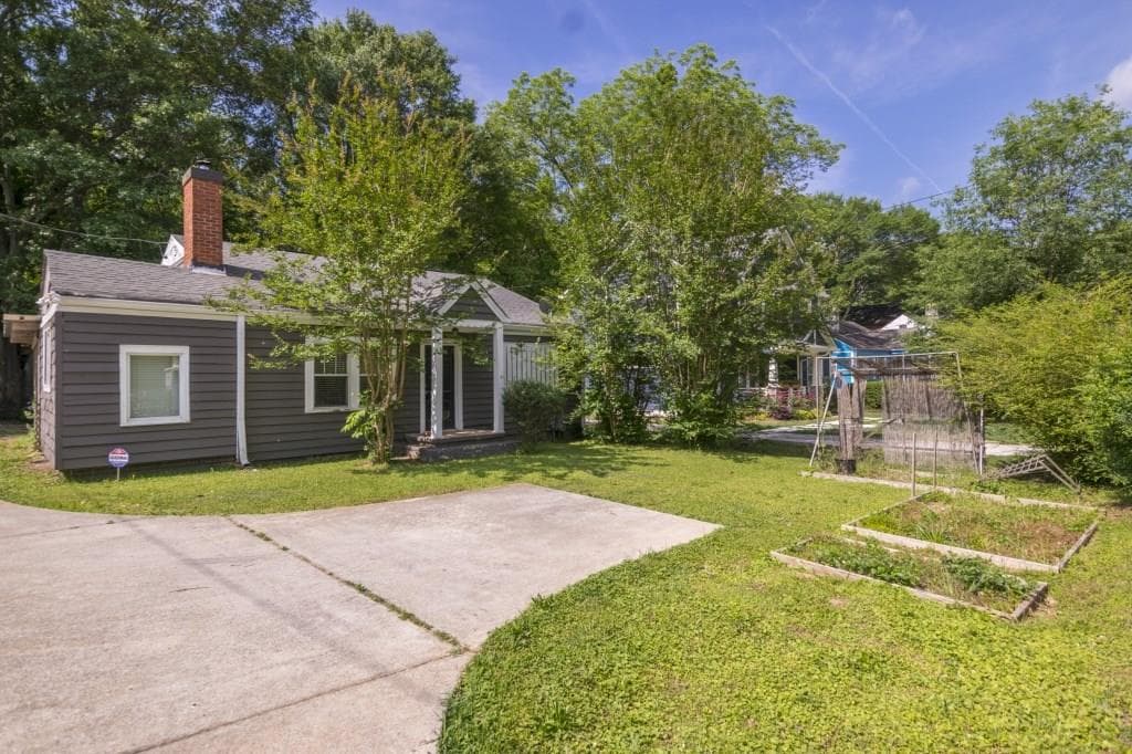 2 bedroom, 1,124 sq ft single family residence sold at 1641 Glenwood Avenue, Atlanta, GA 30316