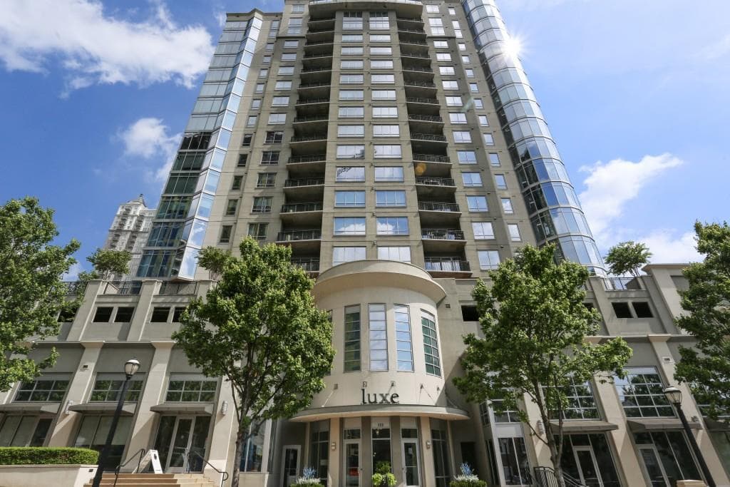 1 bedroom, 989 sq ft condominium sold at 222 12th Street 1701, Atlanta, GA 30309