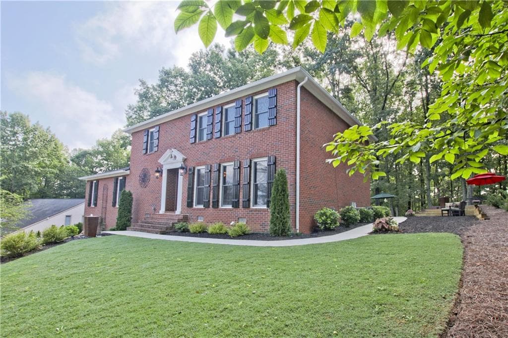 5 bedroom, 3,309 sq ft single family residence sold at 205 Marsh Glen Point, Atlanta, GA 30328