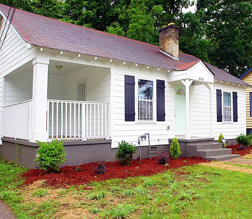 2 bedroom, 1,072 sq ft single family residence sold at 1086 Mayson Turner Road, Atlanta, GA 30314