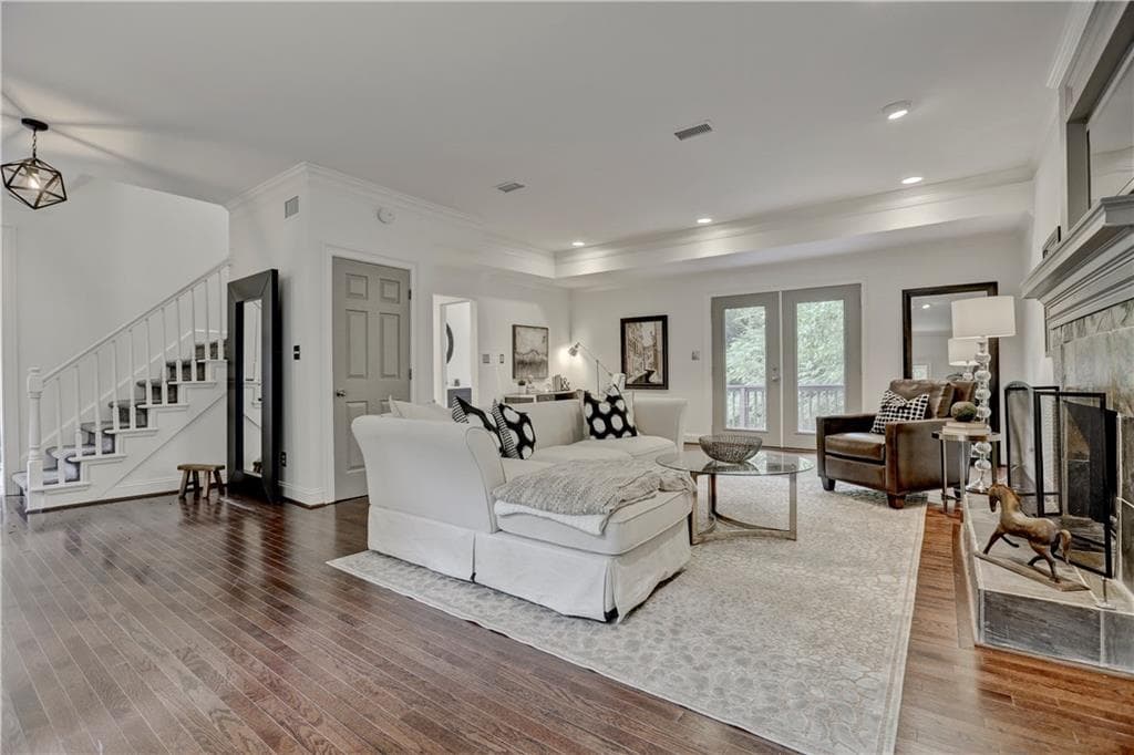 3 bedroom, 2,082 sq ft single family residence sold at 2113 Meadowcliff Drive, Atlanta, GA 30345