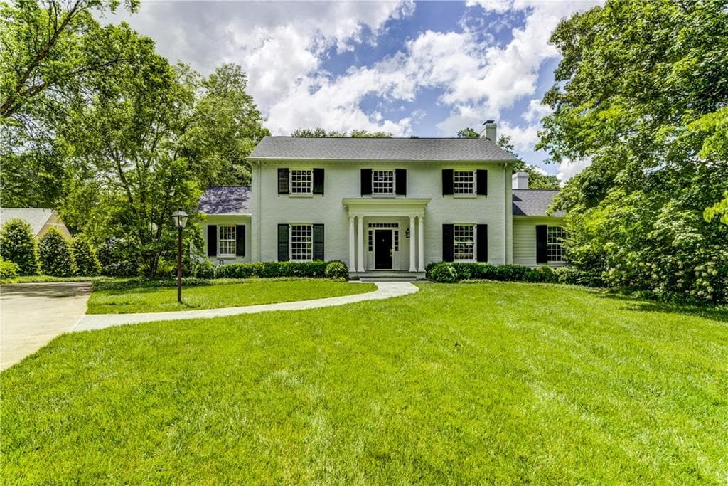 5 bedroom, 5,584 sq ft single family residence sold at 3440 Knollwood Drive, Atlanta, GA 30305