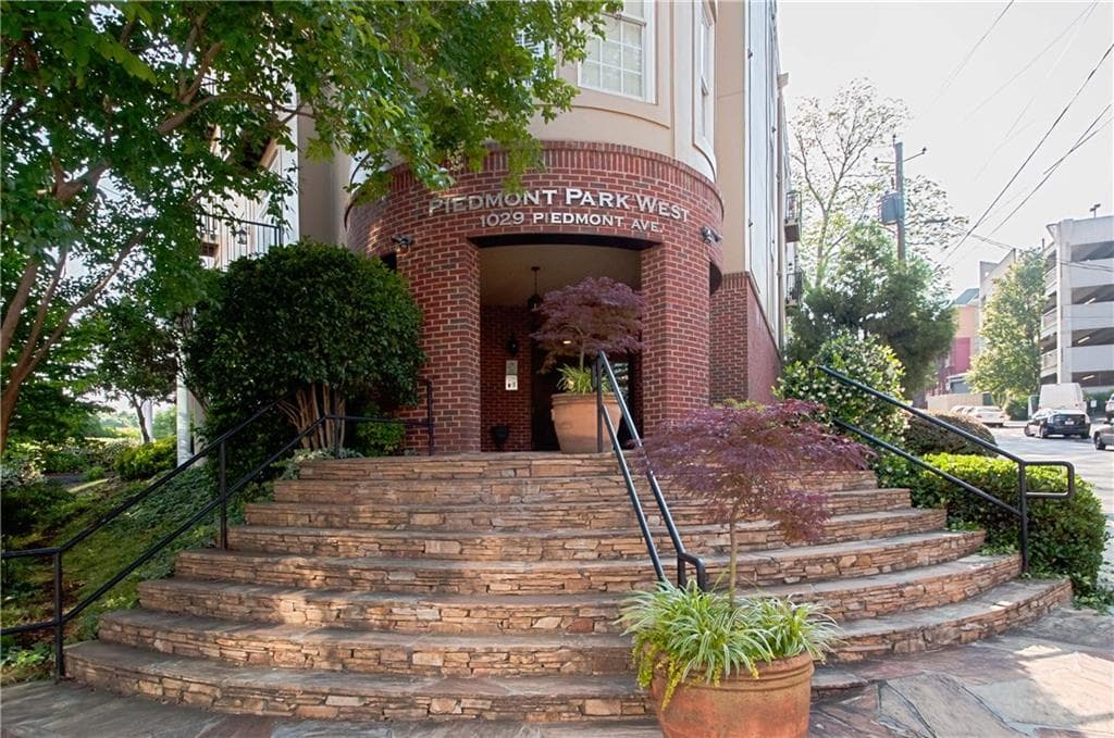 2 bedroom, 1,185 sq ft condominium sold at 1029 Piedmont Avenue 402, Atlanta, GA 30309