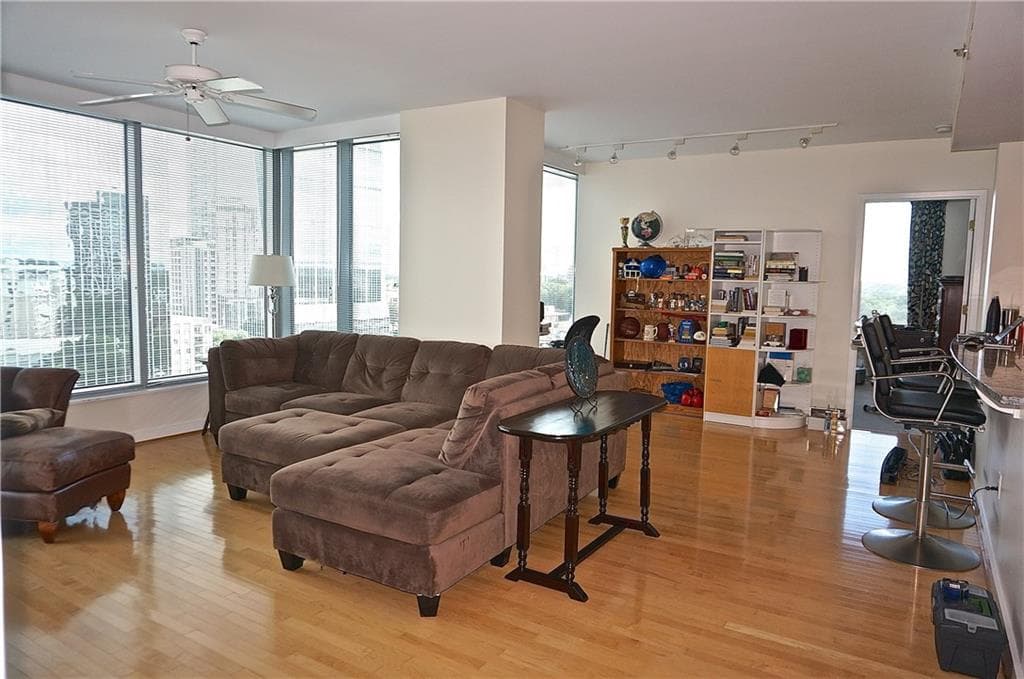 2 bedroom, 1,508 sq ft condominium sold at 3338 Peachtree Road 1609, Atlanta, GA 30326