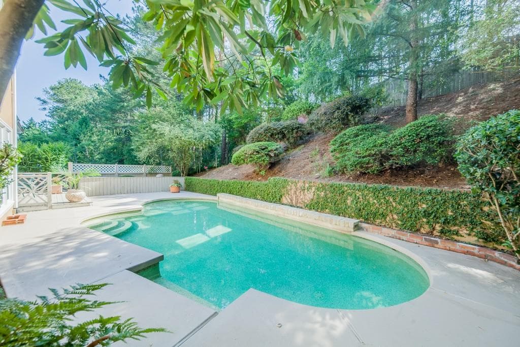 3 bedroom, 2,142 sq ft single family residence sold at 1513 Laurel Park Circle, Atlanta, GA 30329