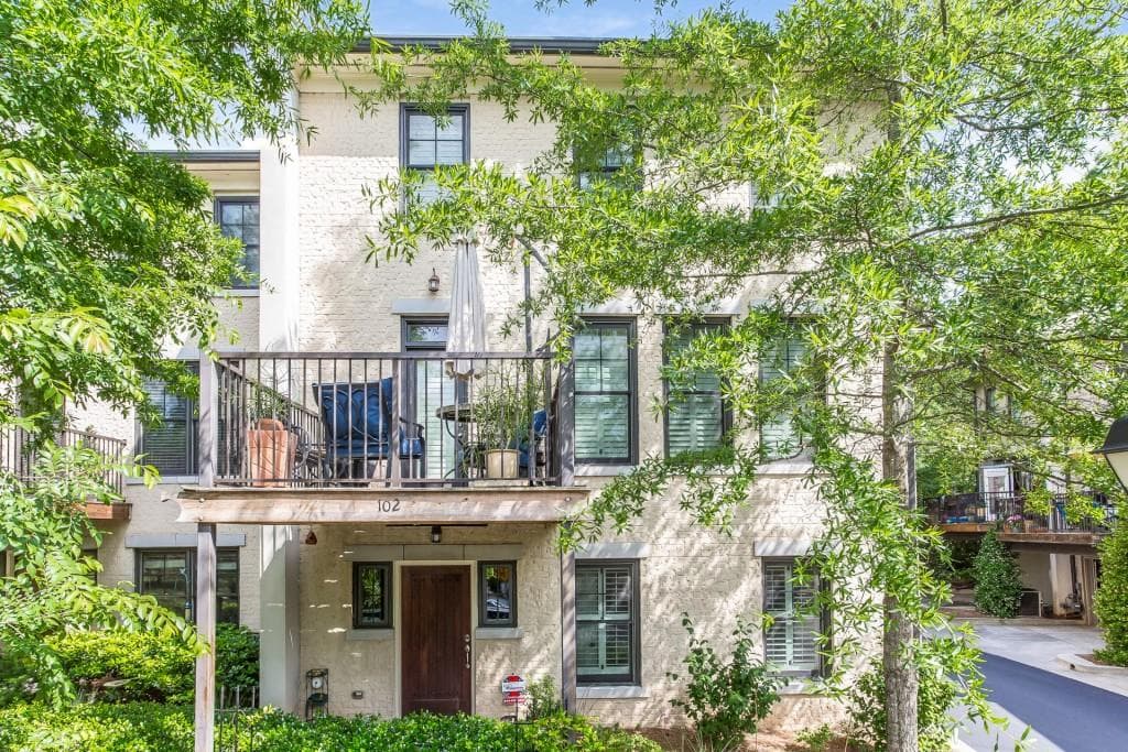 3 bedroom, 2,410 sq ft townhouse sold at 102 Knob Hills Circle, Decatur, GA 30030