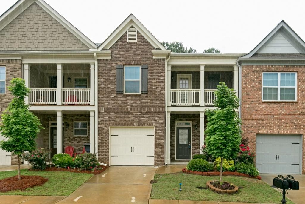 3 bedroom, 1,984 sq ft townhouse sold at 220 Madison Avenue, Acworth, GA 30102