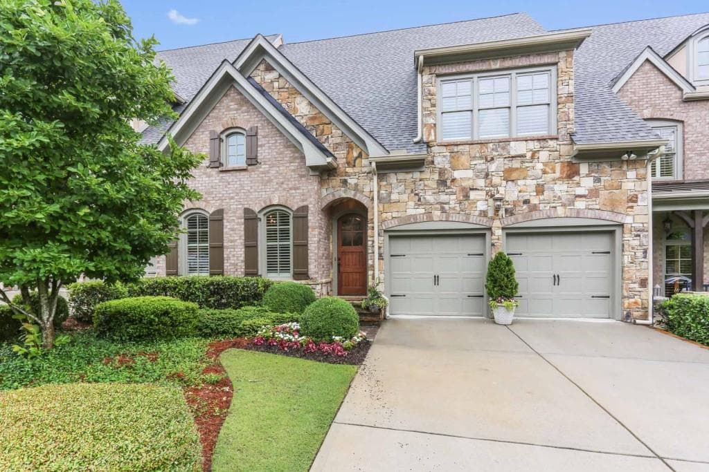 4 bedroom, 5,807 sq ft townhouse sold at 450 Wisteria Circle, Roswell, GA 30076