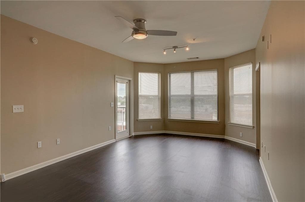 2 bedroom, 1,035 sq ft condominium sold at 898 Oak Street 1424, Atlanta, GA 30310