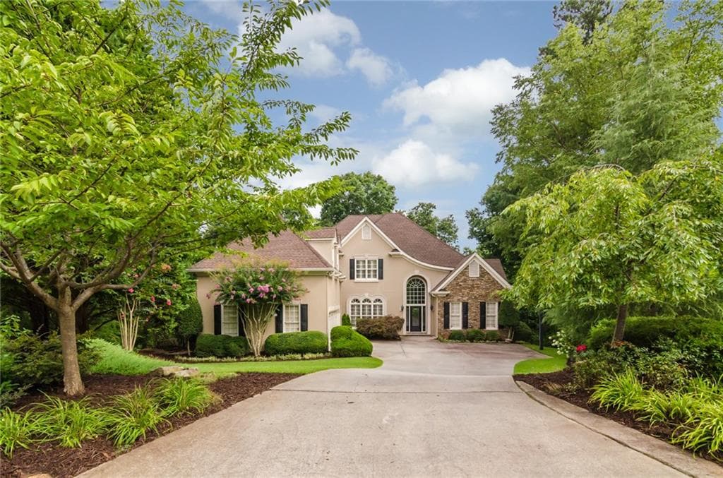 6 bedroom, 5,049 sq ft single family residence sold at 945 Waters Reach Court, Alpharetta, GA 30022