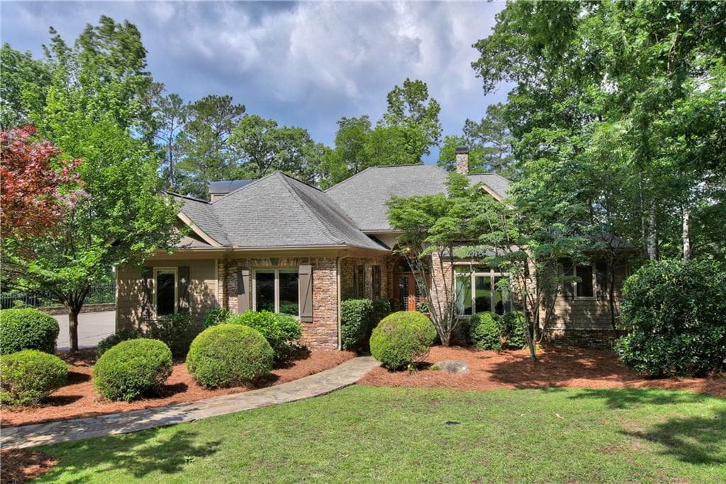 5 bedroom, 4,720 sq ft single family residence sold at 375 Hickory Cove Drive, Canton, GA 30115