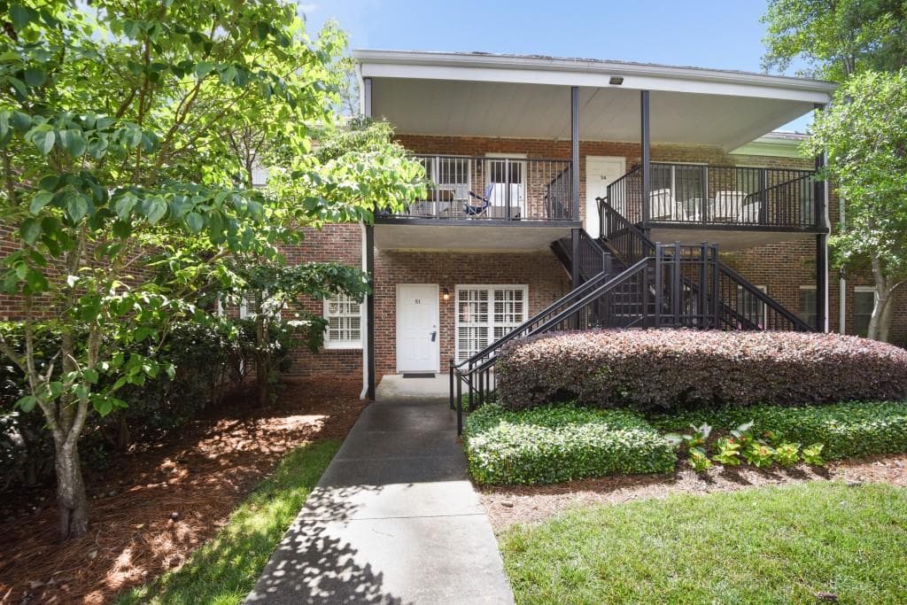 2 bedroom, 1,090 sq ft condominium sold at 3675 Peachtree Road 51, Atlanta, GA 30319