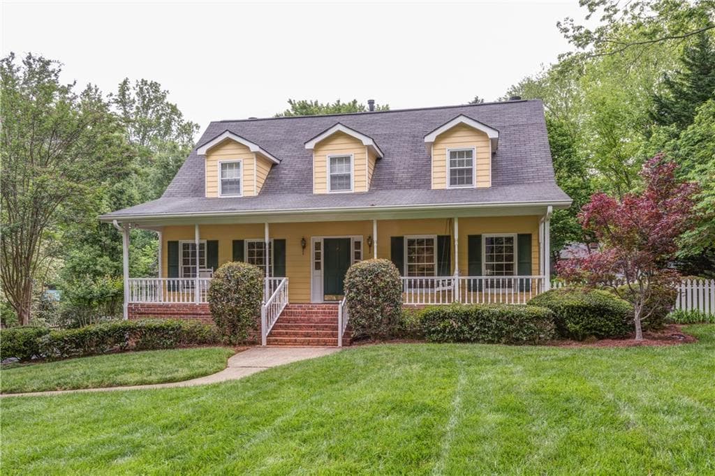 3 bedroom, 2,100 sq ft single family residence sold at 965 Lake Charles Drive, Roswell, GA 30075