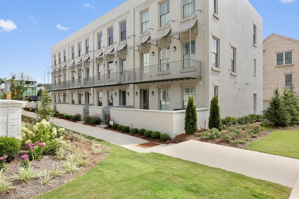 3 bedroom, 2,490 sq ft townhouse sold at 355 S Esplanade, Alpharetta, GA 30009