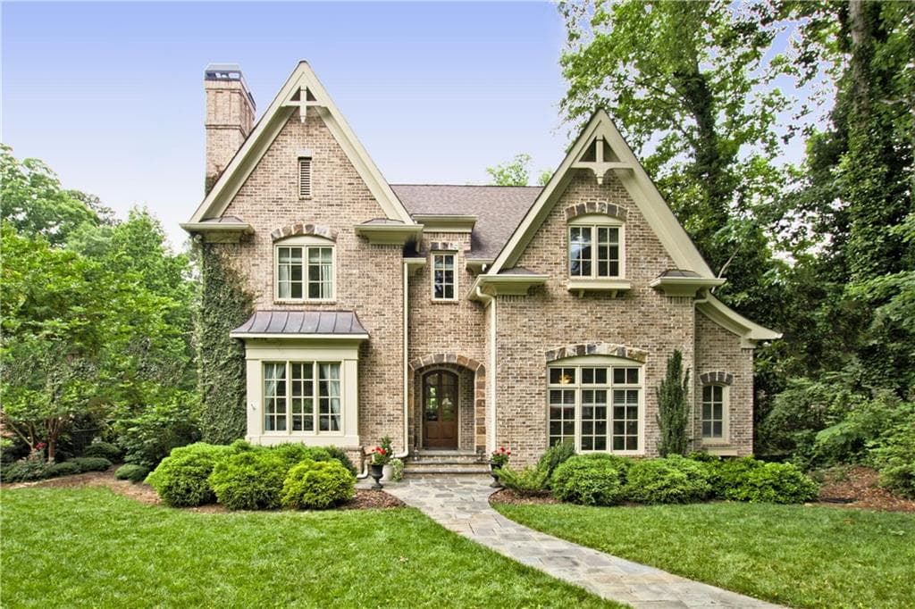 6 bedroom, 5,385 sq ft single family residence sold at 2672 Ellwood Drive, Atlanta, GA 30305