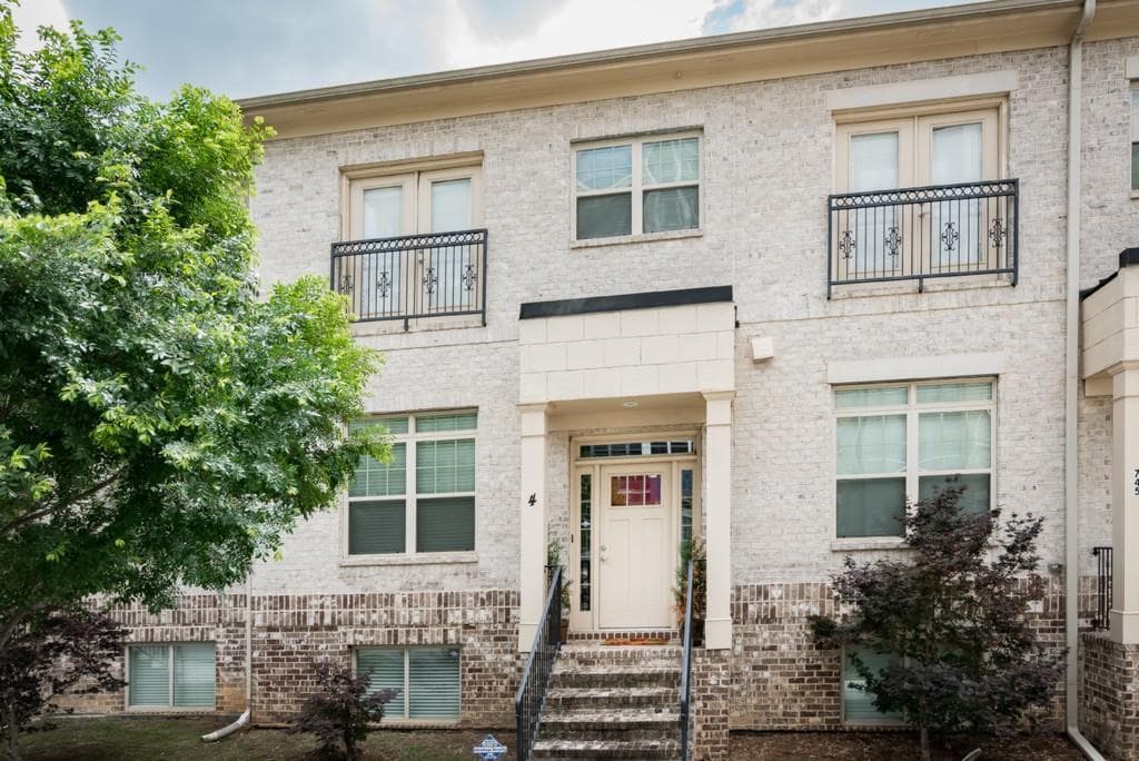 745 Fountainhead Lane 4, Atlanta, GA 30324 — most recent listing photo