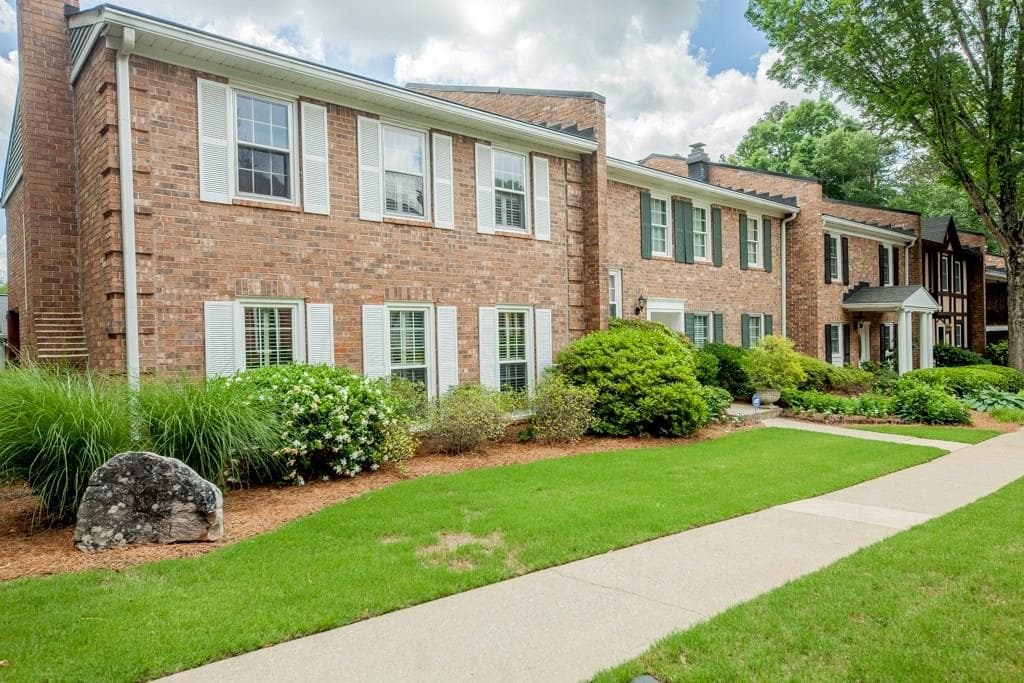 3 bedroom, 1,675 sq ft townhouse sold at 2920 Lavista Way, Decatur, GA 30033