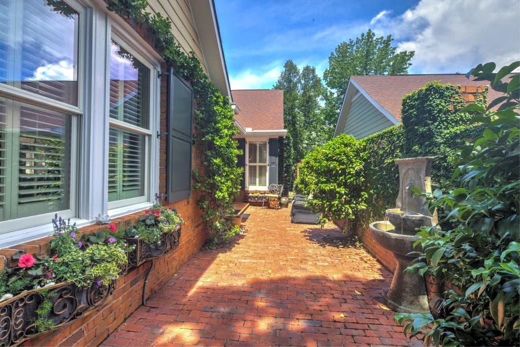 37 Lake Villa Drive, Roswell, GA 30076 — most recent listing photo