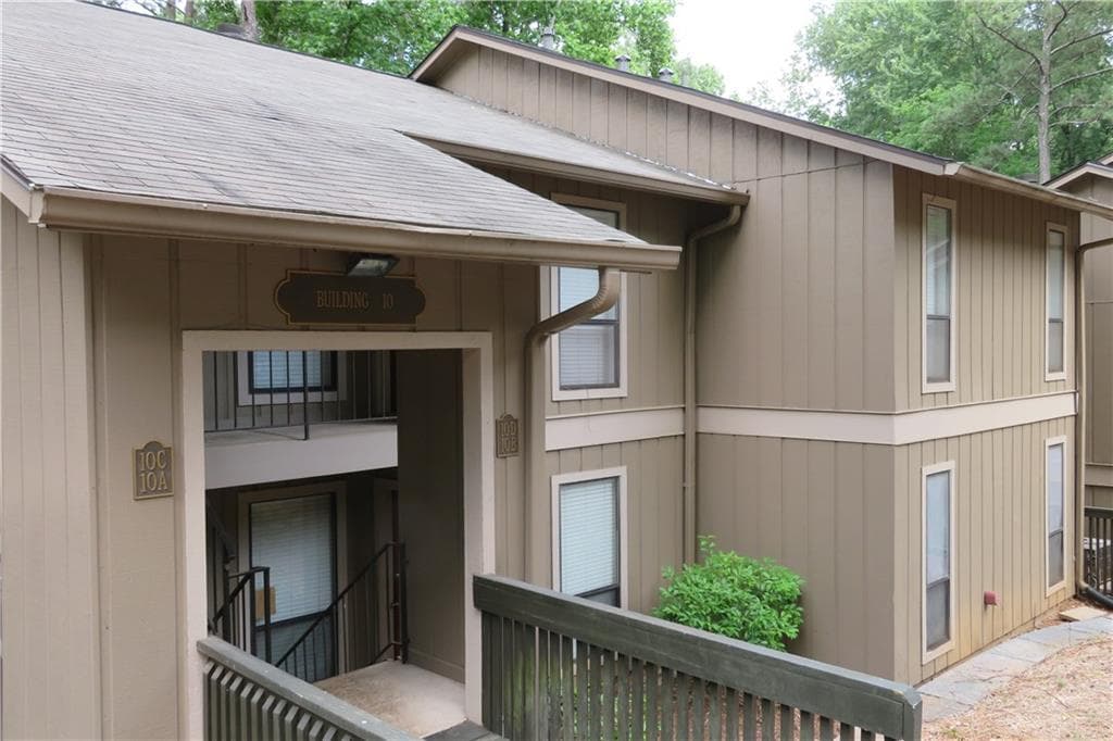 3 bedroom condominium sold at 8740 Roswell Road 10D, Sandy Springs, GA 30350