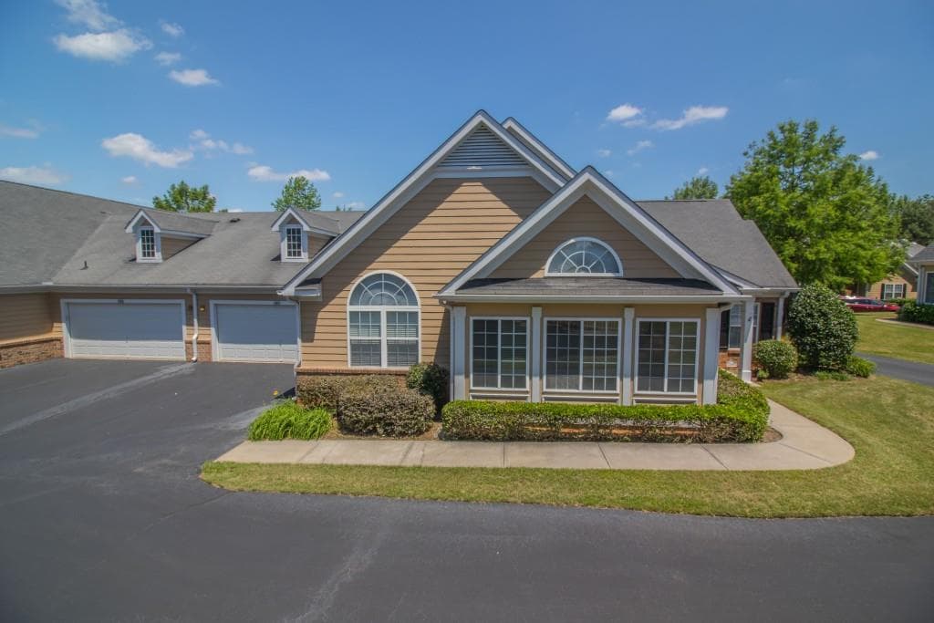 2 bedroom, 1,562 sq ft condominium sold at 3305 Village Lane, Roswell, GA 30075