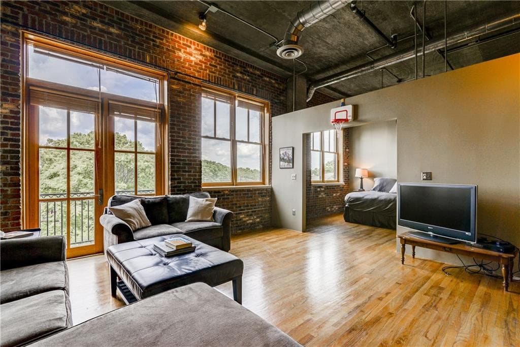 2 bedroom, 1,200 sq ft condominium sold at 3235 Roswell Road 703, Atlanta, GA 30305