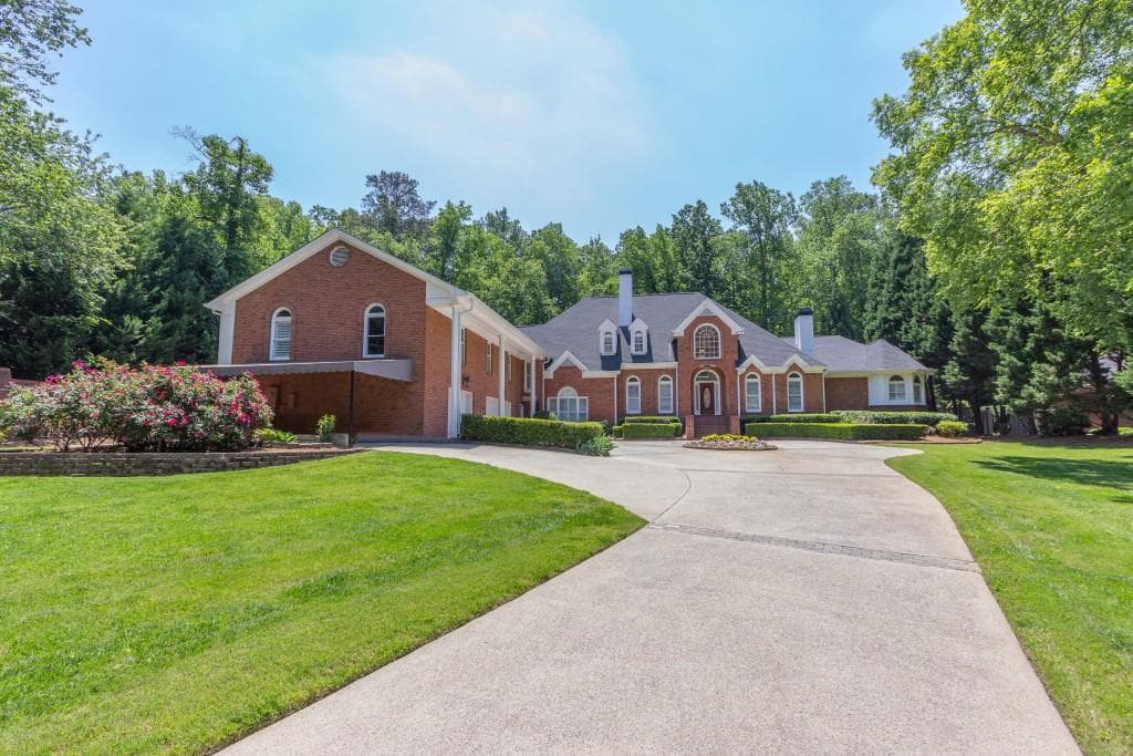 8 bedroom, 8,000 sq ft single family residence sold at 620 Heards Ferry Road, Atlanta, GA 30328