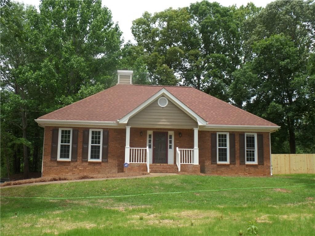 4 bedroom single family residence sold at 950 Thousand Oaks Drive, Lawrenceville, GA 30043