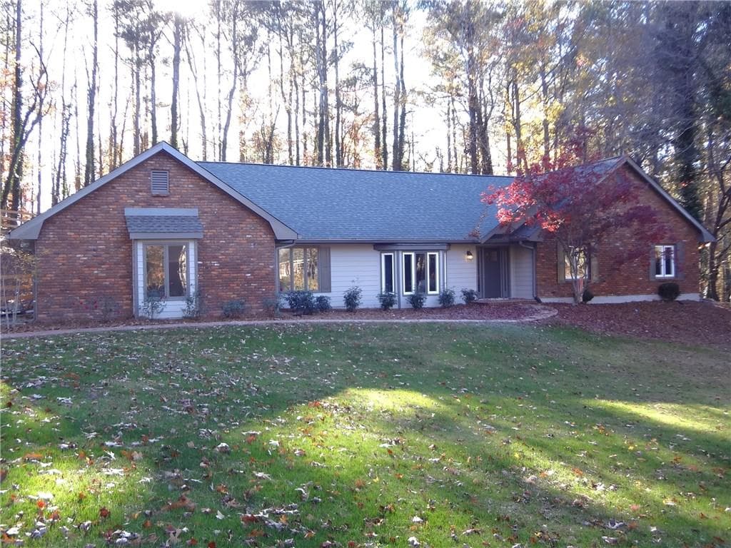 3 bedroom, 2,362 sq ft single family residence sold at 2840 Roxburgh Drive, Roswell, GA 30076
