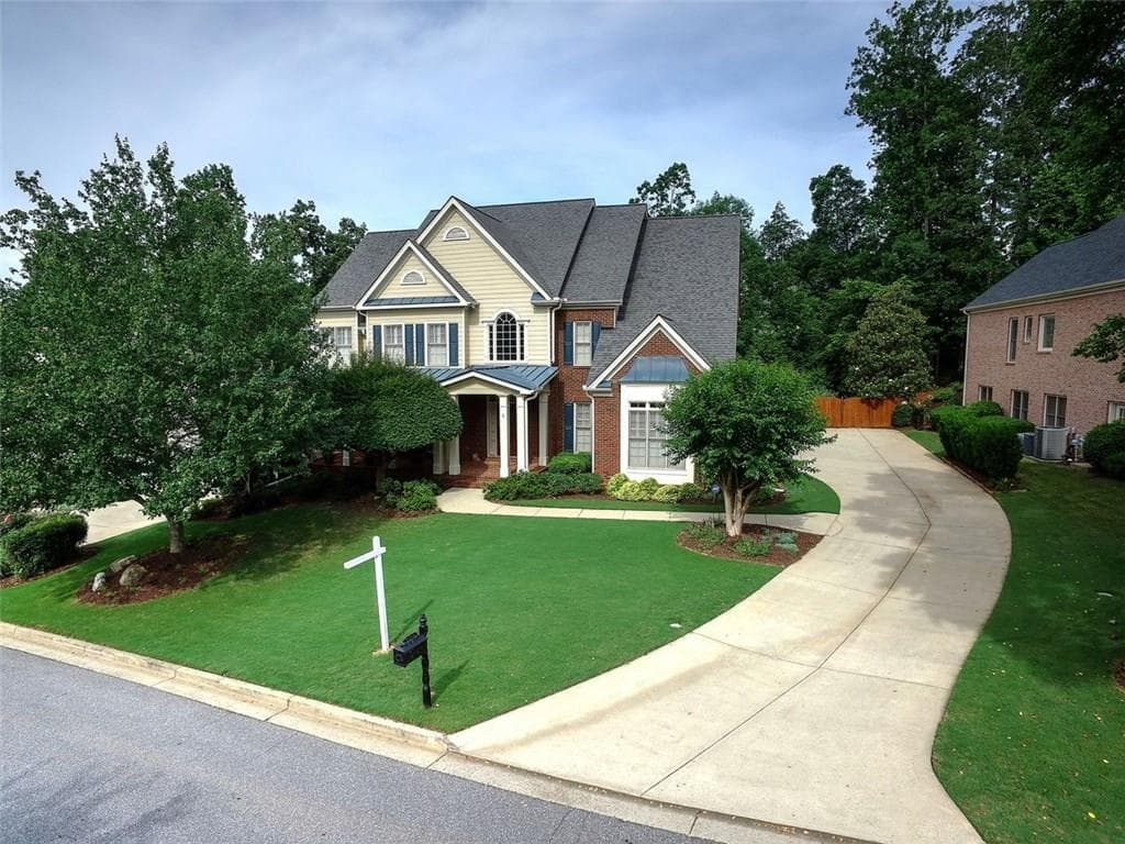 6 bedroom, 5,297 sq ft single family residence sold at 3902 Fort Trail, Roswell, GA 30075