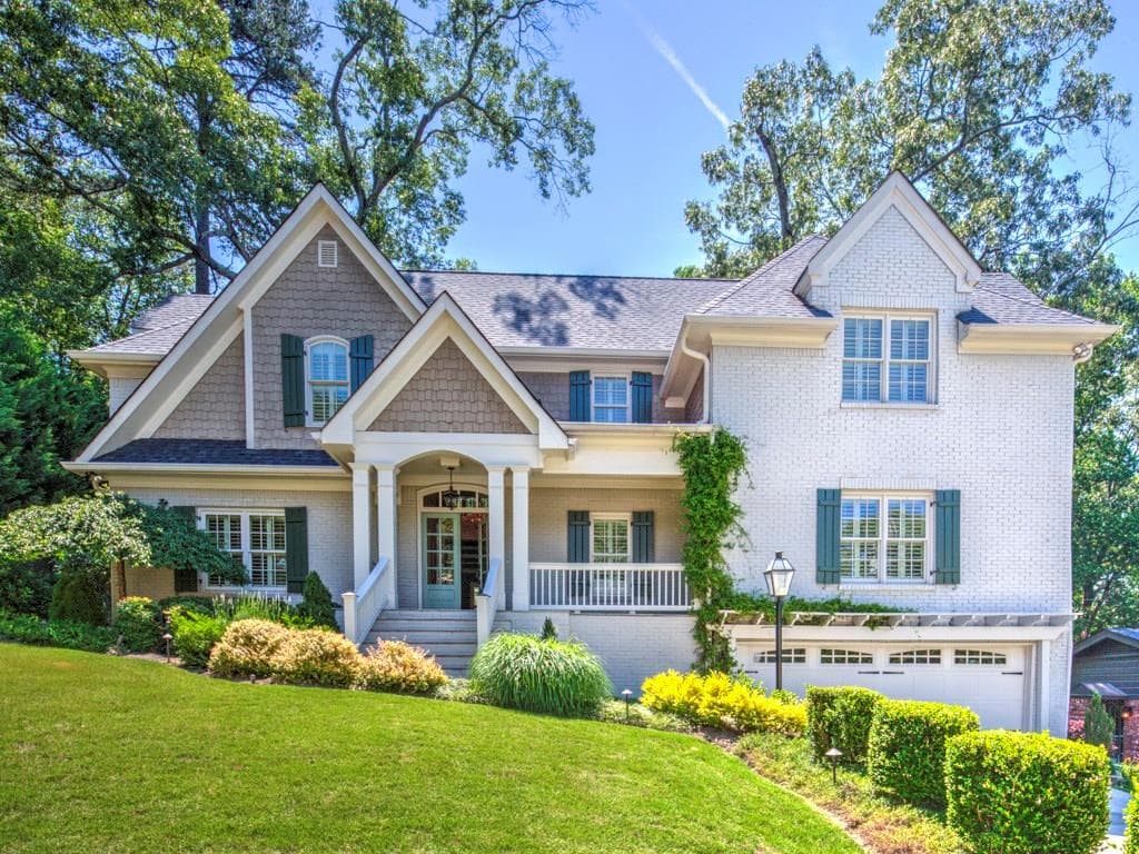 4 bedroom, 3,887 sq ft single family residence sold at 2529 Sharondale Drive, Atlanta, GA 30305