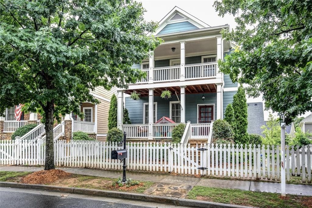 3 bedroom, 2,432 sq ft single family residence sold at 1694 Carr Circle, Atlanta, GA 30318