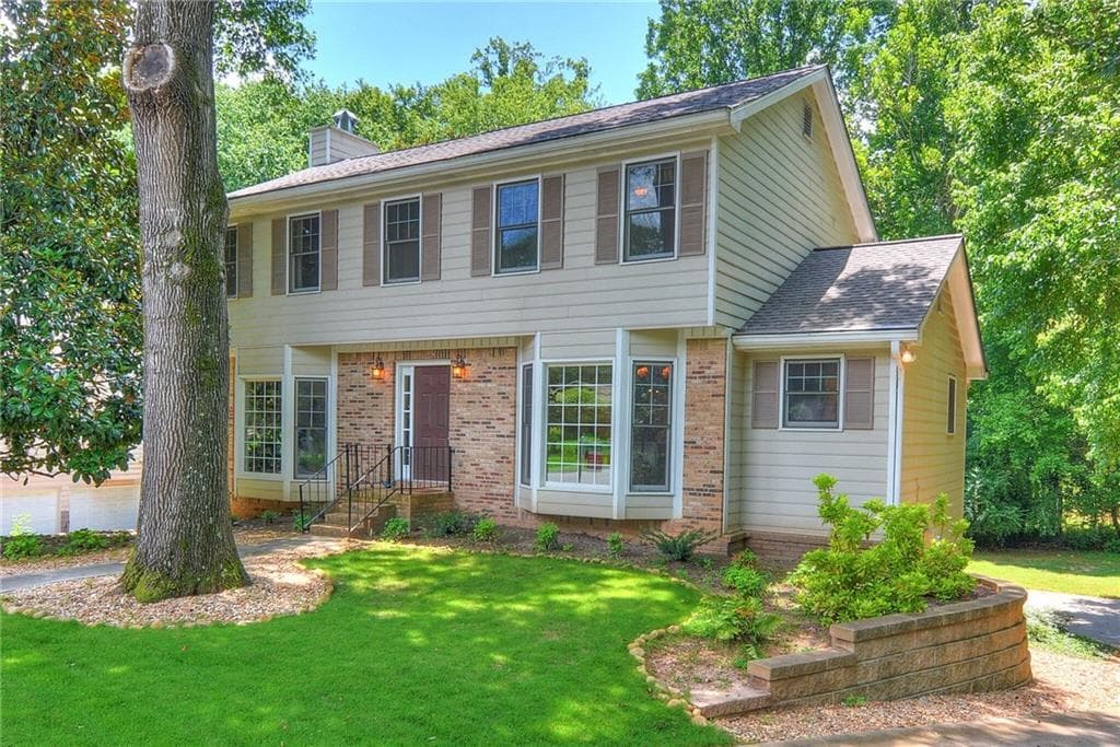 3 bedroom, 2,094 sq ft single family residence sold at 165 Softwood Circle, Roswell, GA 30076