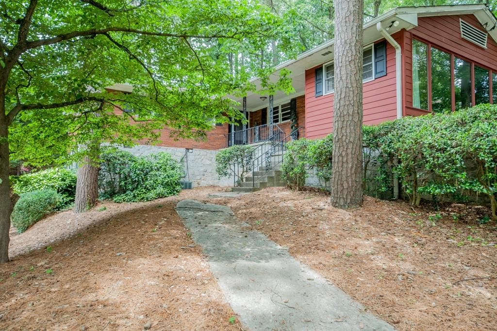 5 bedroom, 2,568 sq ft single family residence sold at 1445 Dalewood Drive, Atlanta, GA 30329