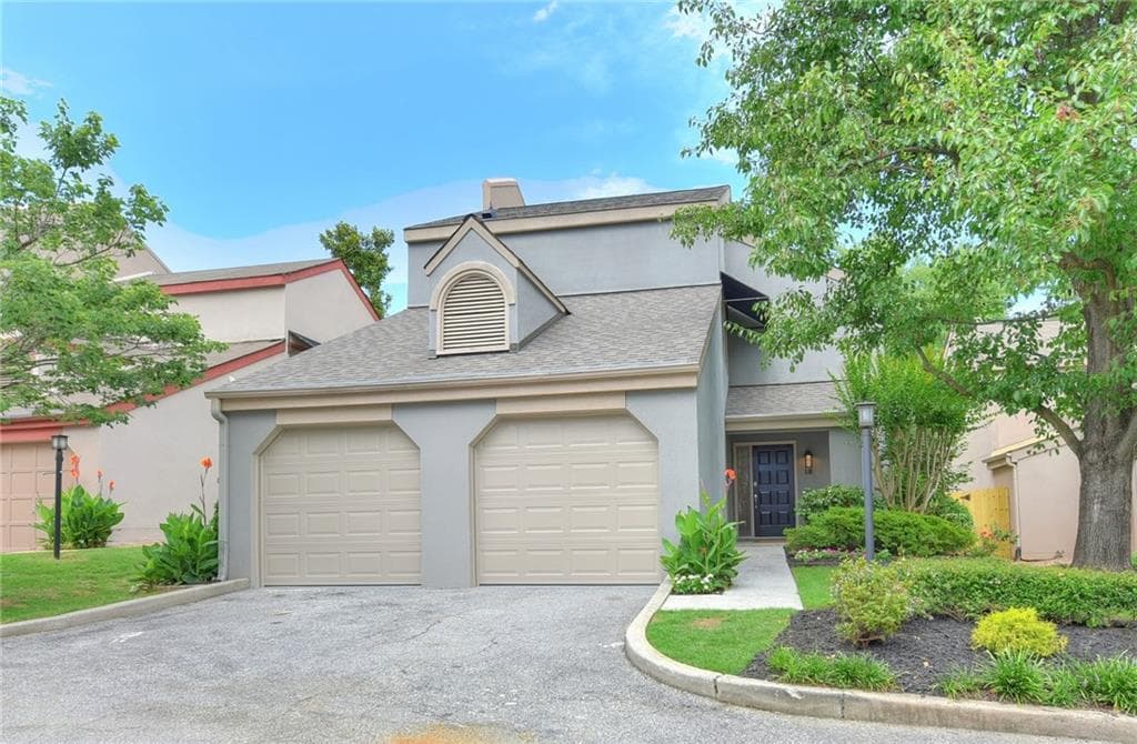 2 bedroom, 1,825 sq ft townhouse sold at 2914 Lenox Road 18, Atlanta, GA 30324