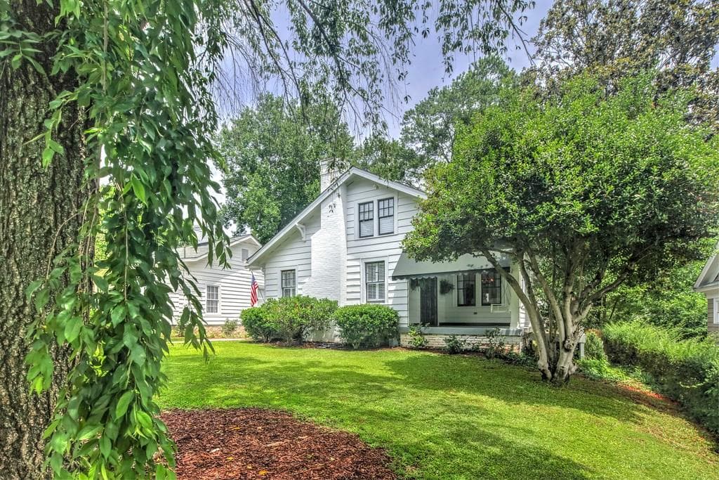 3 bedroom, 1,755 sq ft single family residence sold at 242 E Wesley Road, Atlanta, GA 30305