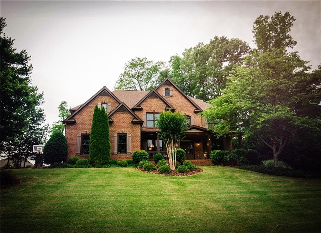 5 bedroom, 3,533 sq ft single family residence sold at 6130 Lakeaires Drive, Cumming, GA 30040