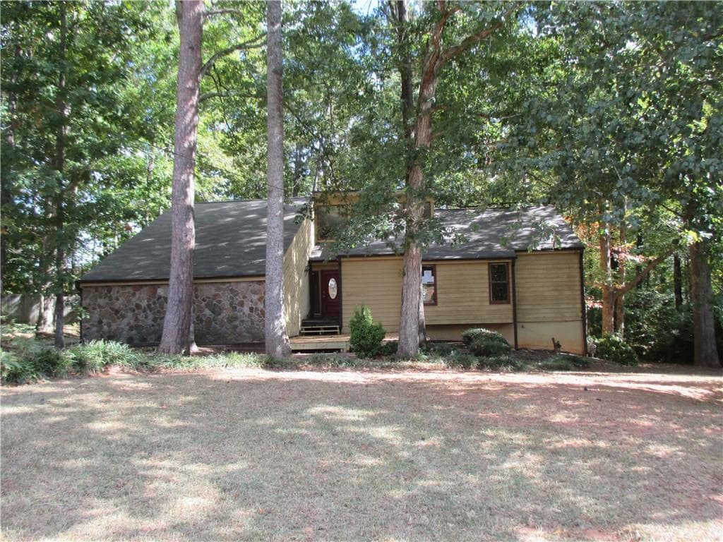 863 Lost Creek Circle, Stone Mountain, GA 30088 — most recent listing photo