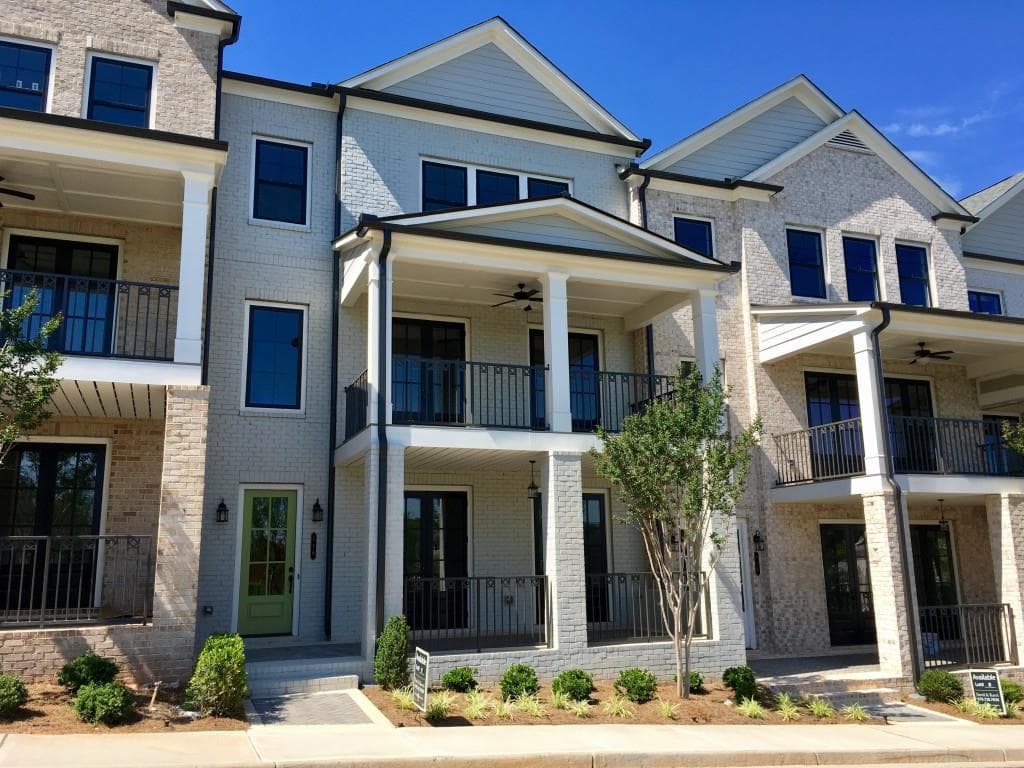 3 bedroom, 3,000 sq ft townhouse sold at 118 Harlow Circle, Roswell, GA 30076